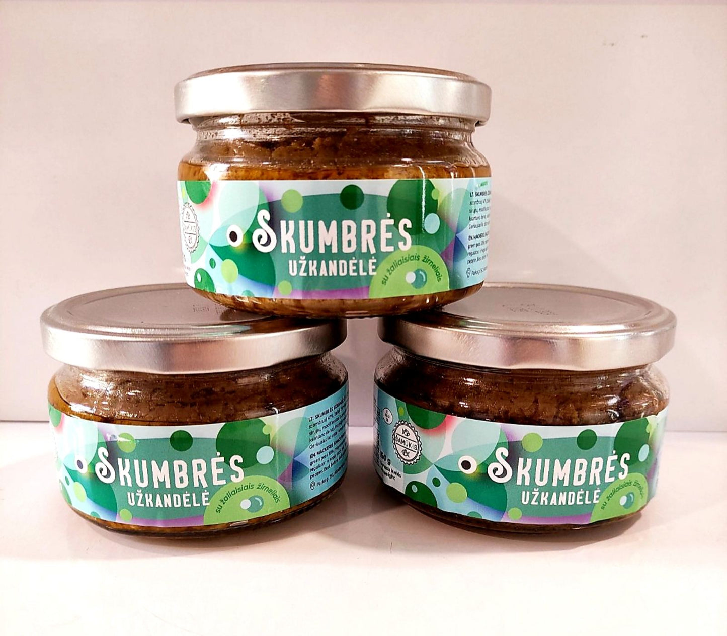 SKUMBRĖS UŽKANDĖLĖ SU ŽALIAISIAIS ŽIRNELIAIS 190G